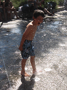 zach loves the fountains